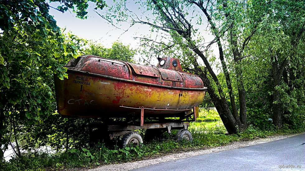 Желтая подводная лодка в Стрельне