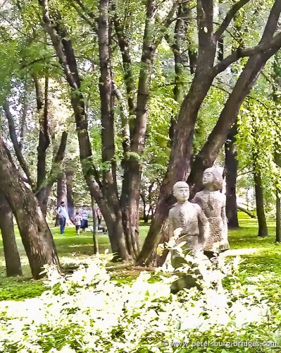 Скульптуры в Гагаринском парке