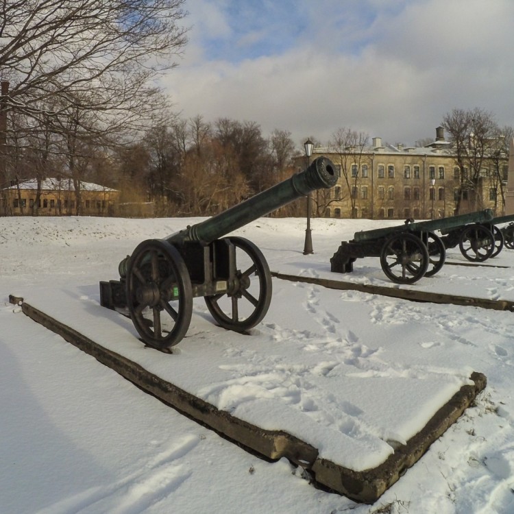 Riga's cannon Sentry crane