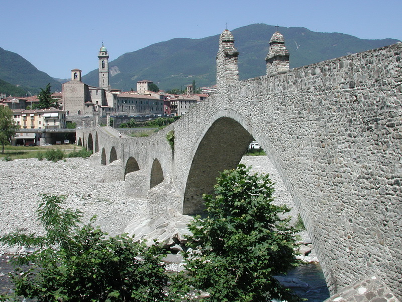 Италия, старинный каменный мост