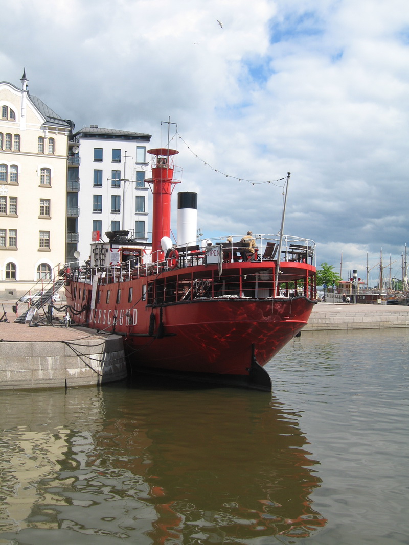 Теплоход на на пристани в Хельсинки