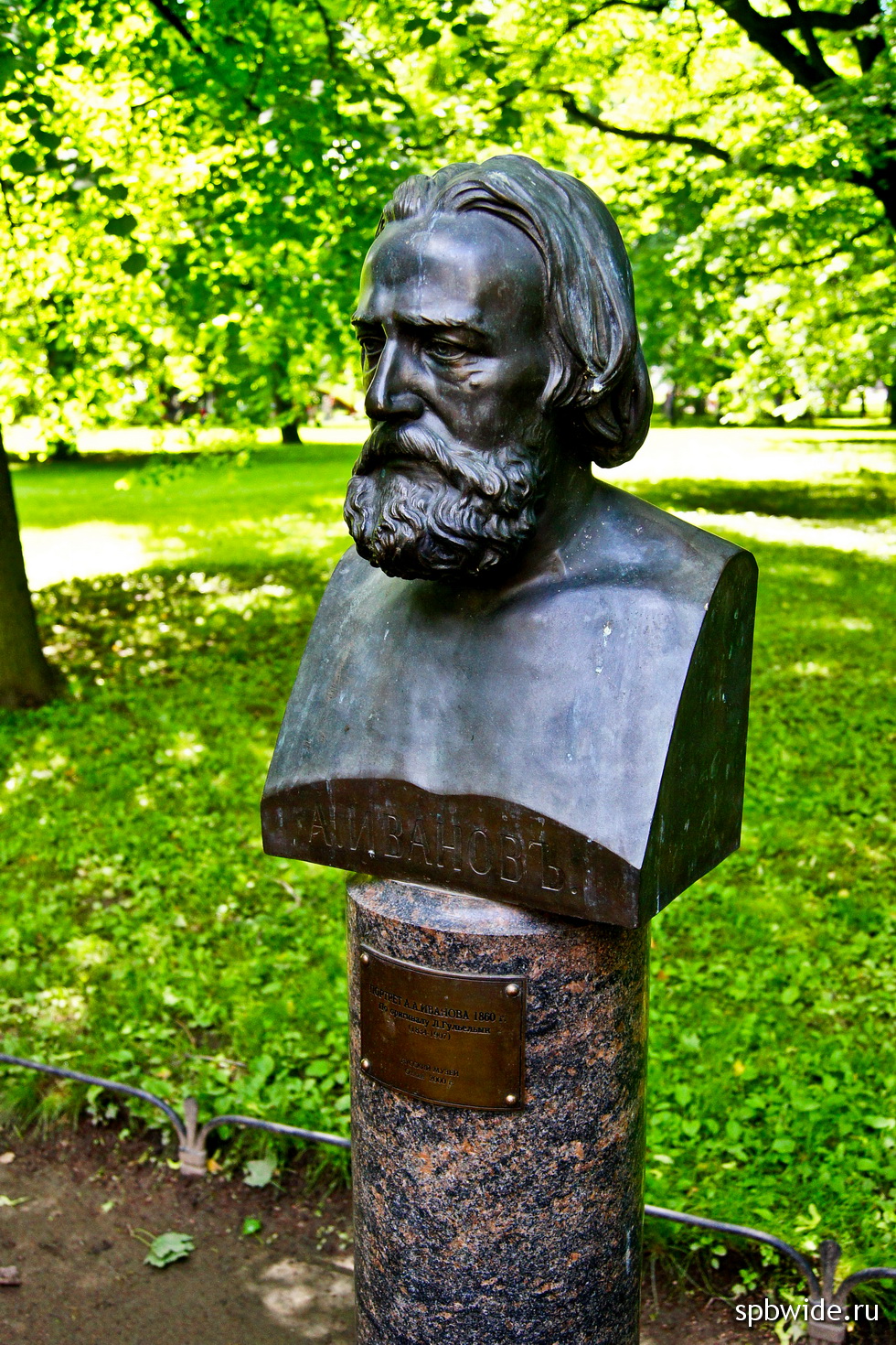 Бюст Александра Андреевича Иванова в Михайловском саду