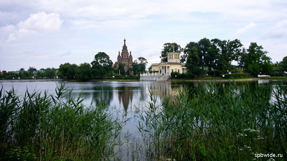 Вид на Царицын павильон и собор Петра и Павла