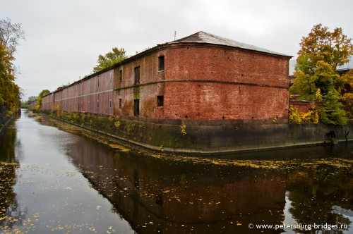 Building of the 5th commissariat store