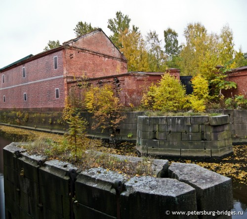 Supports of the Officers bridge