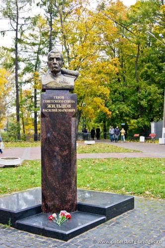 Monument to VM Zhiltsov.