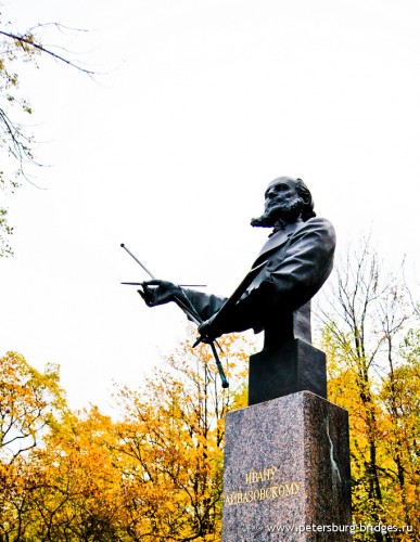 Памятник И. К. Айвазовскому