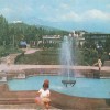 Бассейн с фонтаном и отдыхающими в крымском санатории